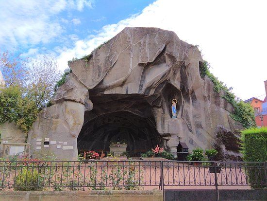 la réplique de la Grotte de Lourdes